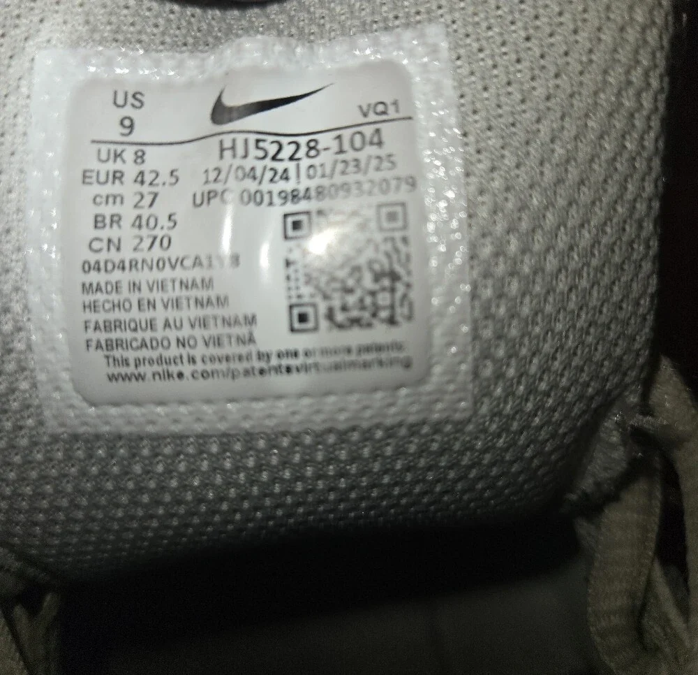 Nike White Silver Black Running Sneakers - Picture 9 of 10